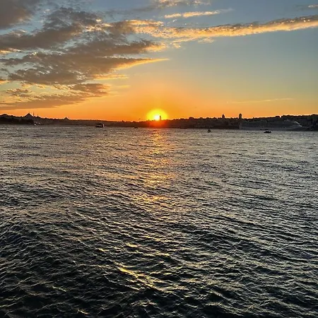 Sultan Yachting Bosporus Sunset Cruise Båthotell *